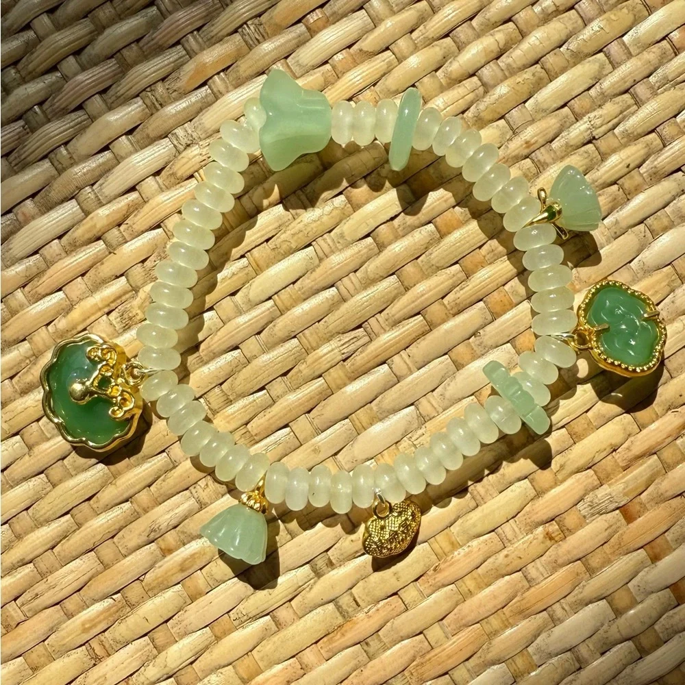 Green and Gold Asian Charm Bracelet - Picture 4 of 5